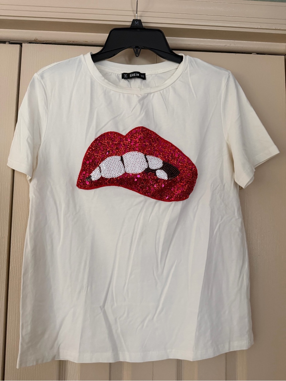 SHEIN Cream Short Sleeve Tee with Red Sequin Lip Patch